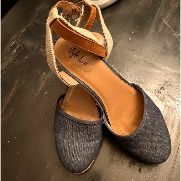 Shoes - Picture 1 of 4